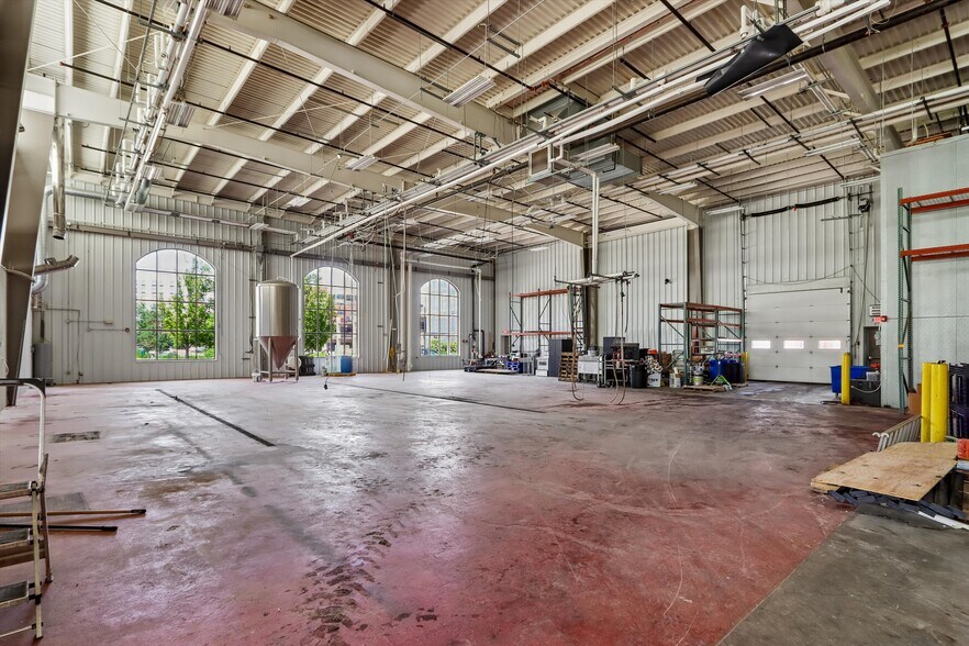 More Photos Of 903 Quarry Rd, Coralville Storefront For Sale
