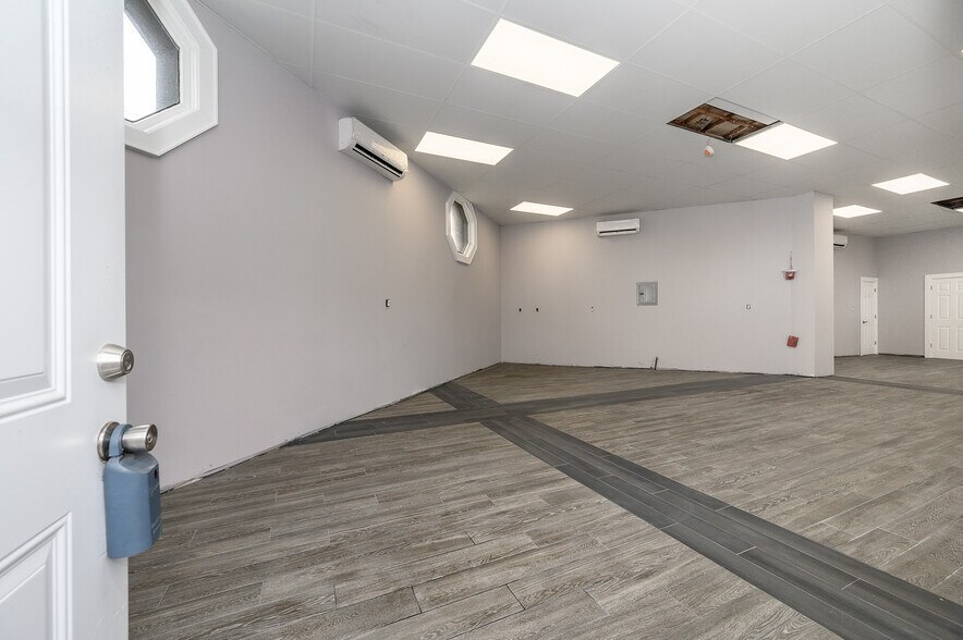 More Photos Of 305 N Stiles St, Linden Convenience Store For Lease