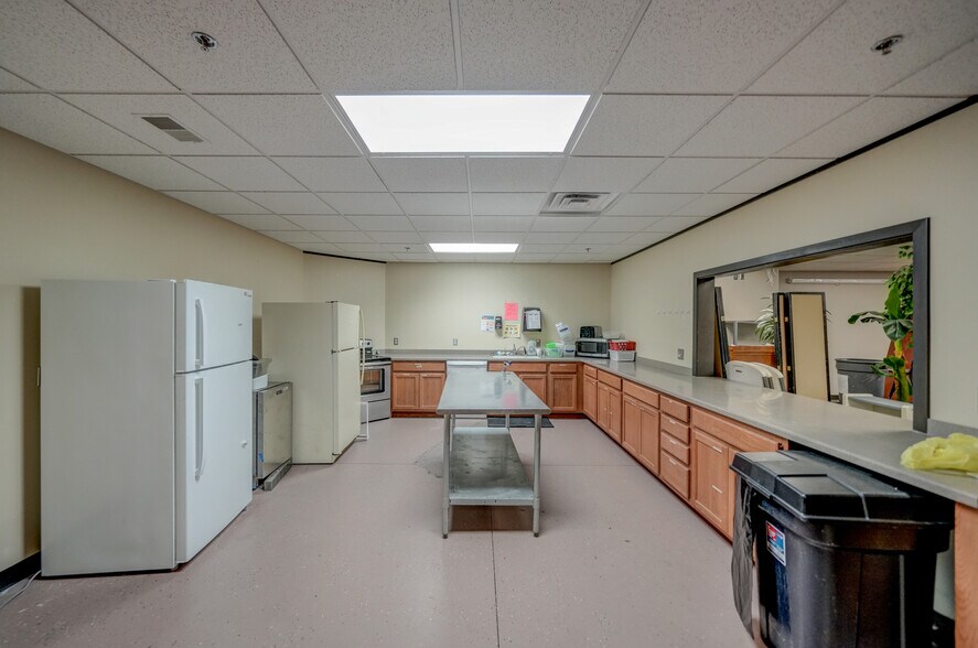 More Photos Of 2730 Crossbridge Rd, Lincoln Religious Facility For Sale