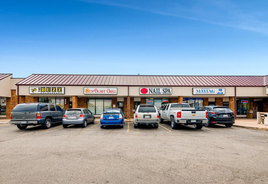 More Photos Of 2295 S Chambers Rd, Aurora Freestanding For Lease