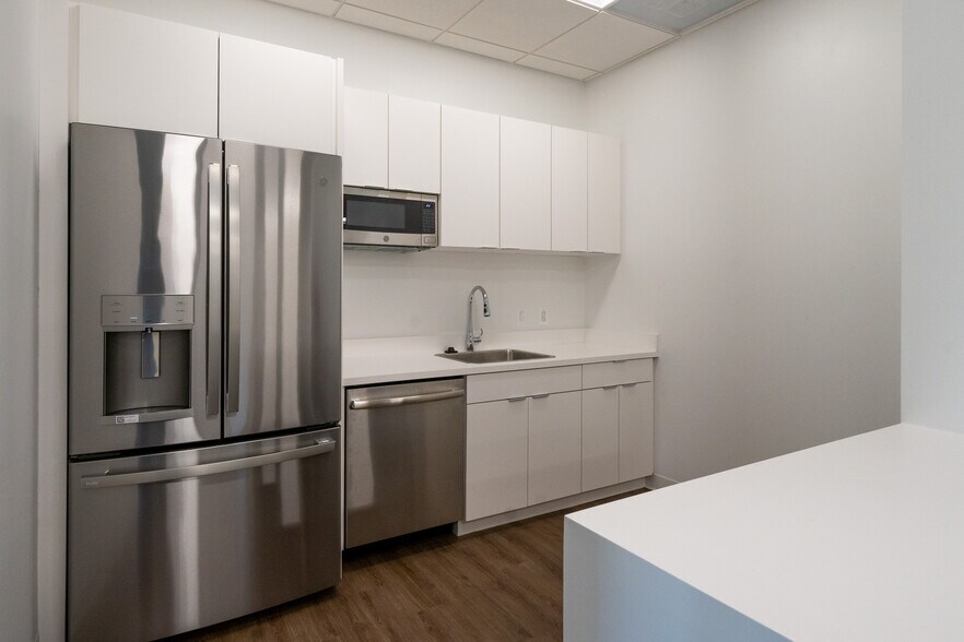 More Photos Of 4390 Parliament Pl, Lanham Light Manufacturing For Lease