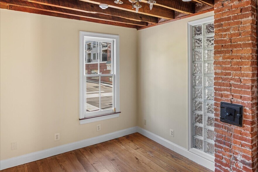 More Photos Of 159 N Sycamore St, Newtown Office For Lease