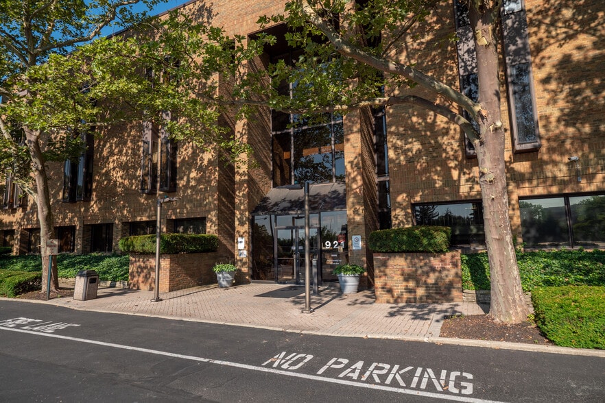 Primary Photo Of 921 Chatham Ln, Columbus Office For Lease