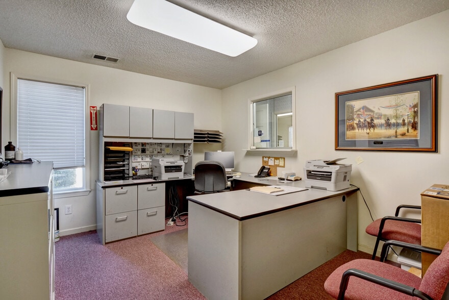 More Photos Of 14 Medical Center Dr SW, Supply Medical For Sale