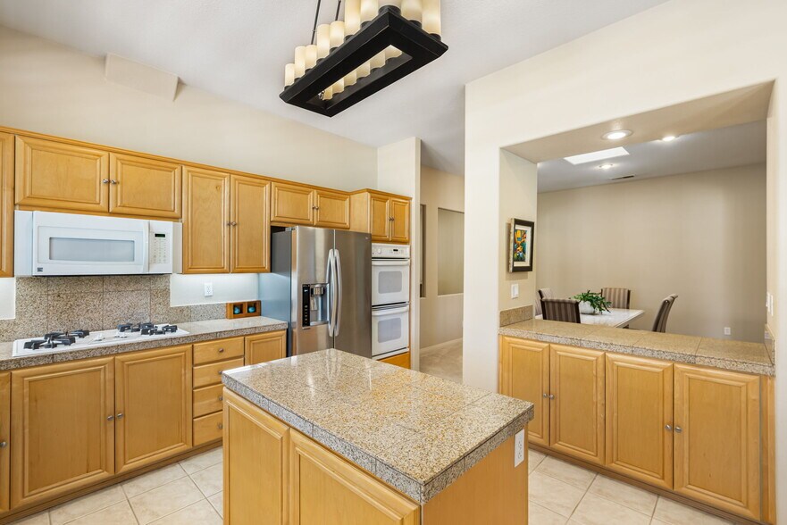 More Photos Of 285 Kavenish Dr, Rancho Mirage Apartments For Sale