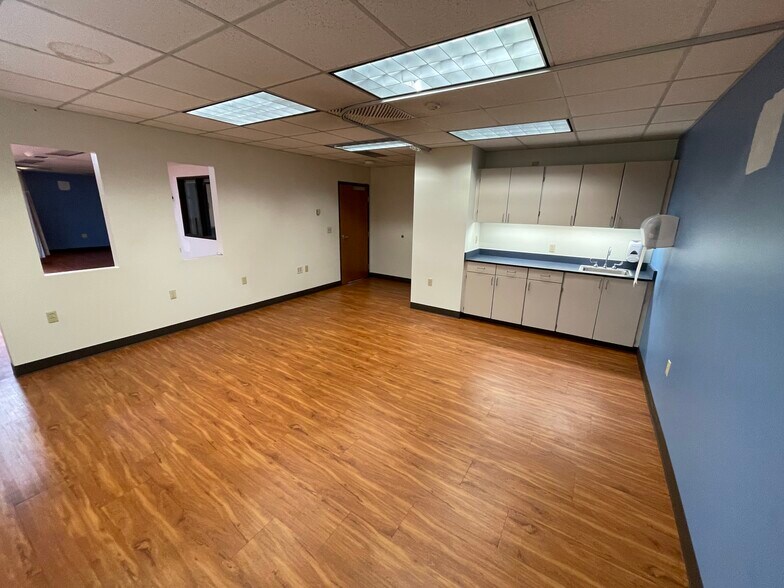 More Photos Of 502 54th Ave E, Fife Office For Lease
