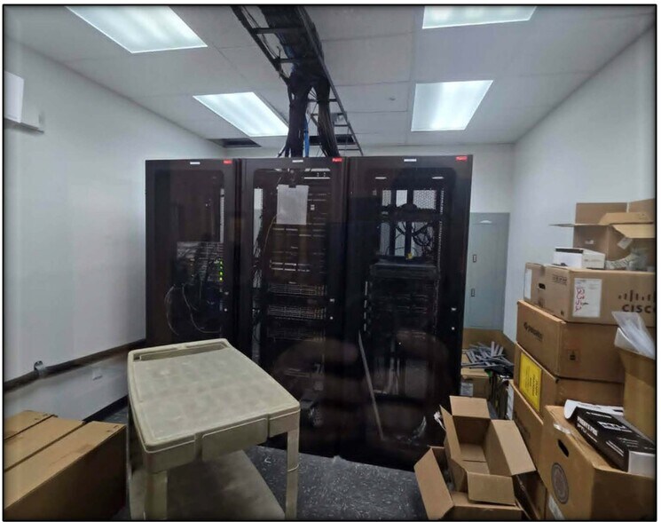 More Photos Of 5402 W Laurel St, Tampa Loft Creative Space For Sale