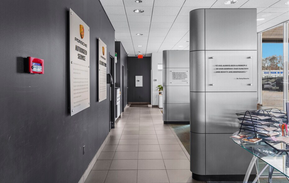 More Photos Of 5385 N I 55 St, Jackson Auto Dealership For Sale