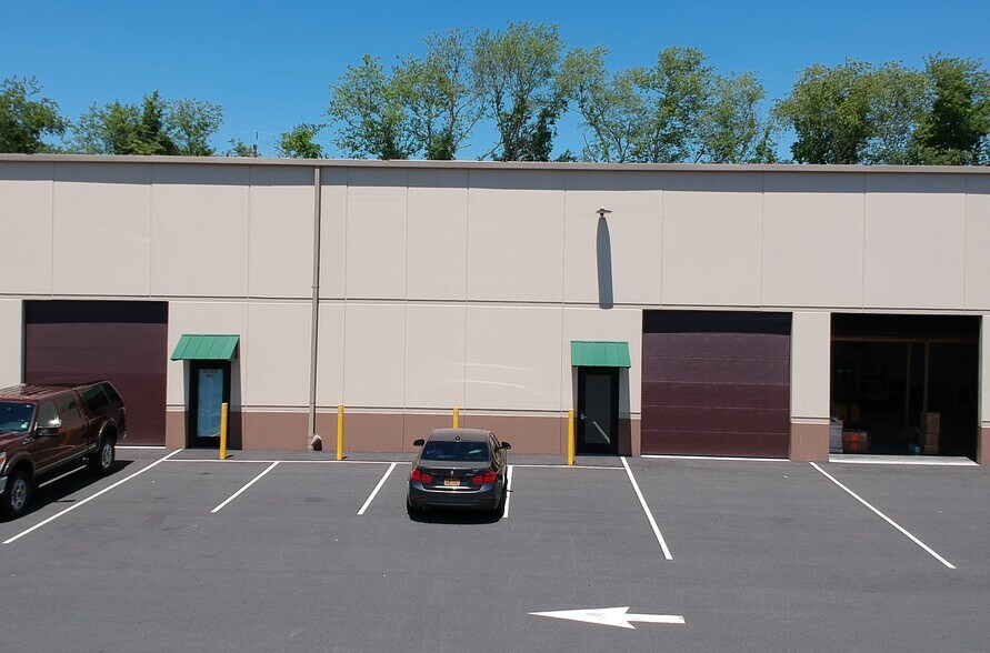 More Photos Of 18 Haypress Rd, Cranbury Warehouse For Lease