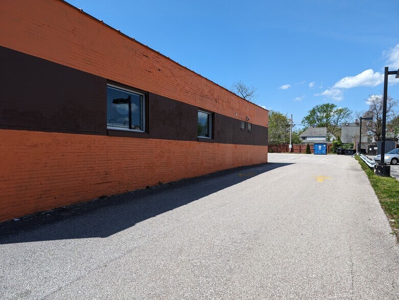 More Photos Of 1572 W 117th St, Lakewood Restaurant For Sale