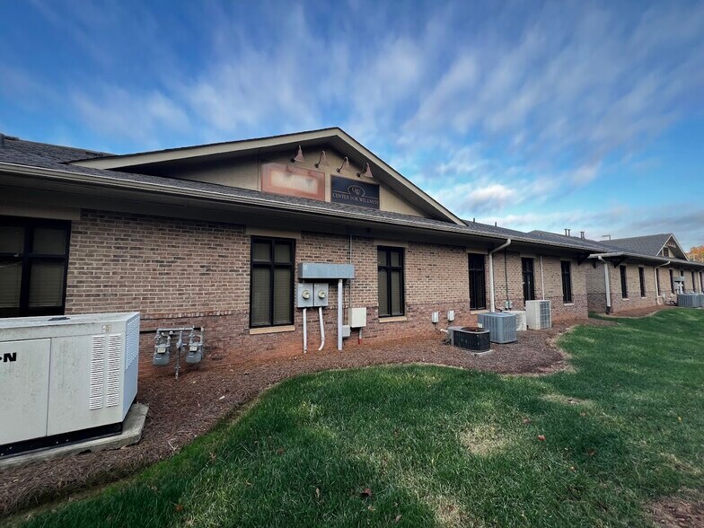 More Photos Of 1258 Mann Dr, Matthews Medical For Sale