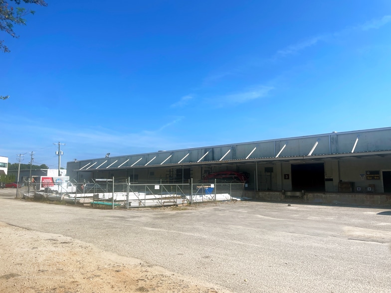 More Photos Of 200 Industrial Dr, Greenville Warehouse For Sale