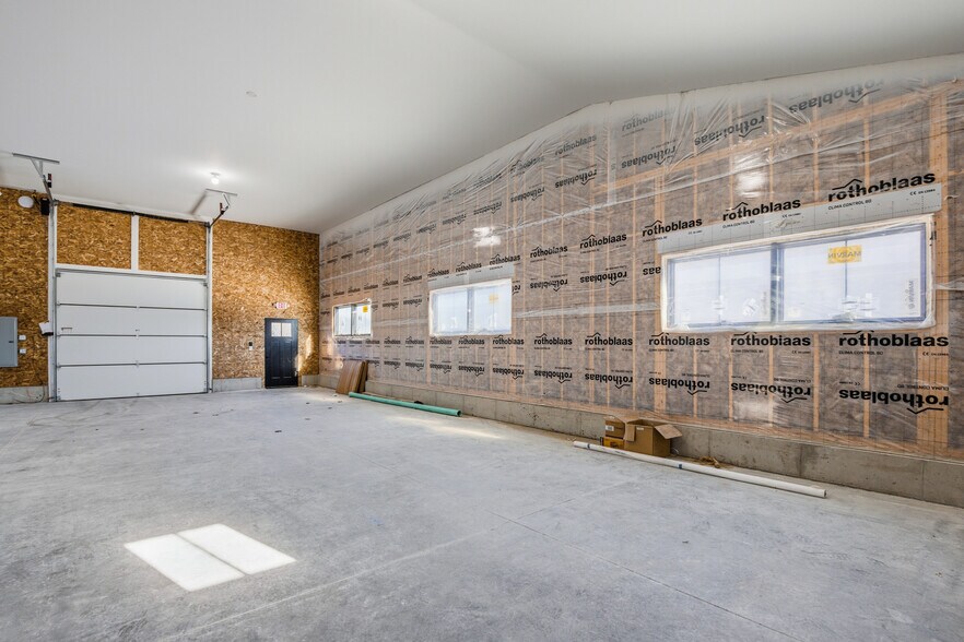 More Photos Of 300 Exeter Rd, Hampton Industrial For Lease