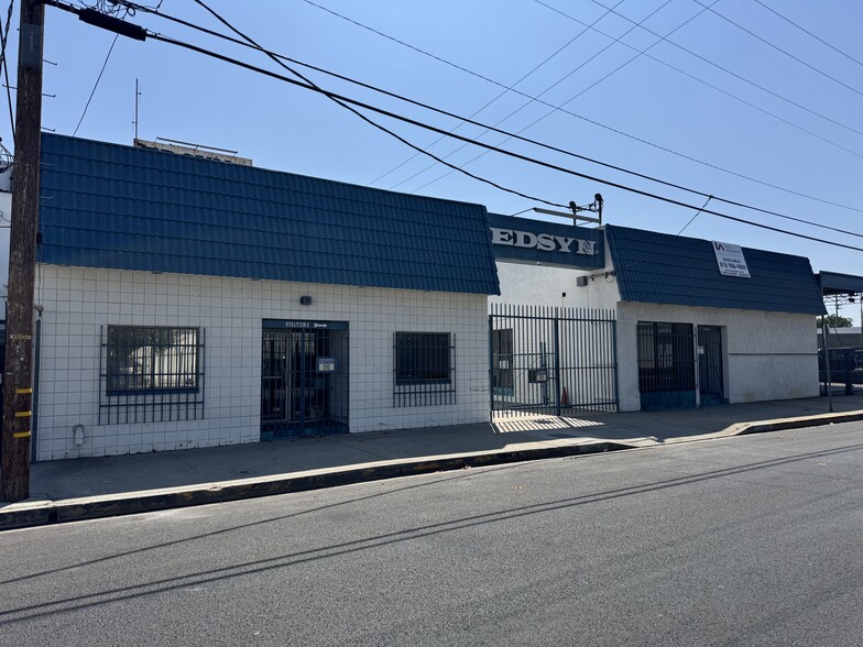 More Photos Of 15954-15958 Arminta St, Van Nuys Warehouse For Lease