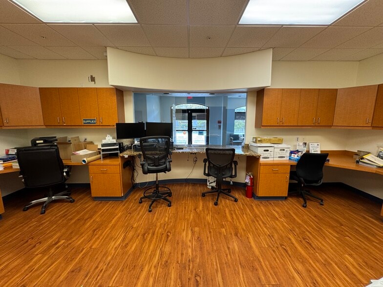 More Photos Of 5900 S John Young Pky, Orlando Medical For Lease
