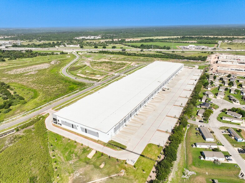 More Photos Of 435 Aiken Dr, San Marcos Distribution For Sale