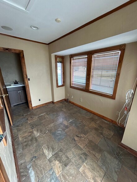 More Photos Of 4343 S Limit Ave, Sedalia Office For Lease