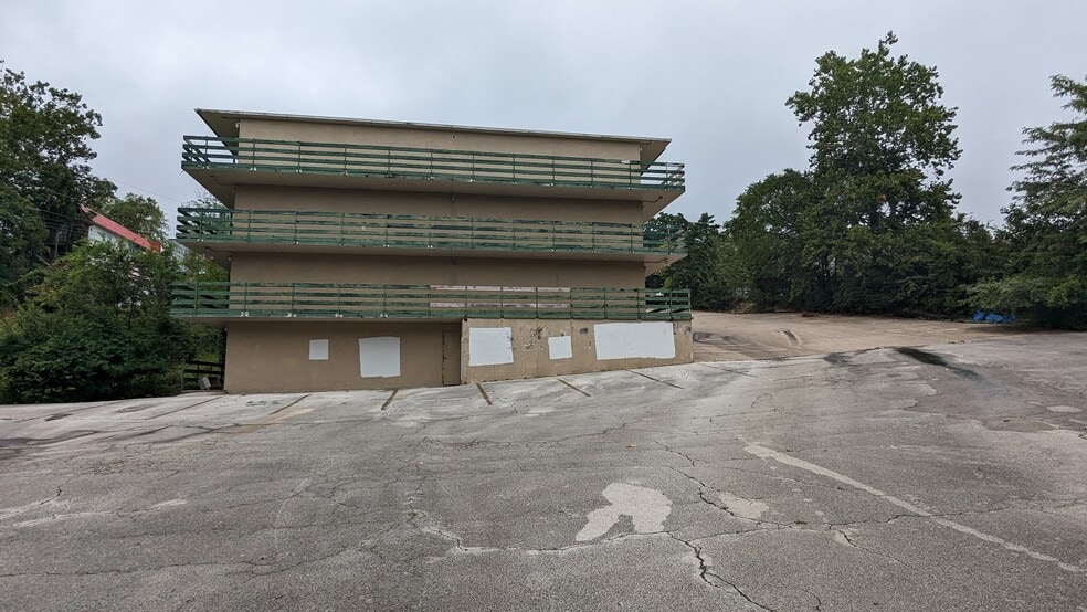 More Photos Of 1900 W 76 Country Blvd, Branson Hotel For Sale