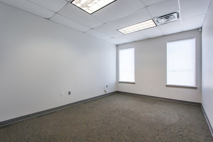 More Photos Of 1921 Corporate Dr, San Marcos Office For Lease