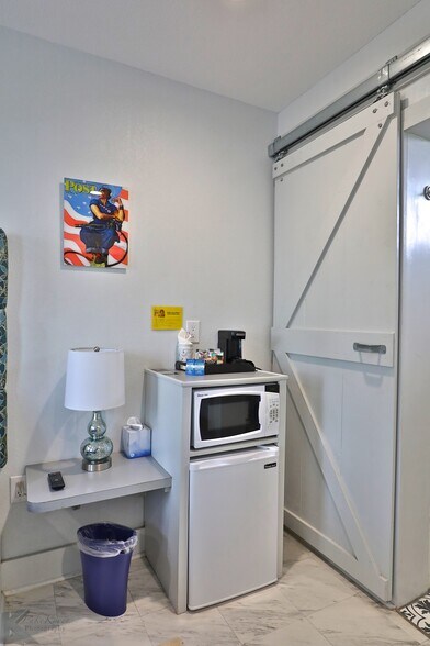 More Photos Of 2710 S Commercial Ave, Coleman Hotel For Sale