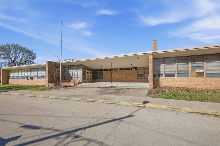 More Photos Of 1009 W Pacific, Osawatomie Schools For Sale