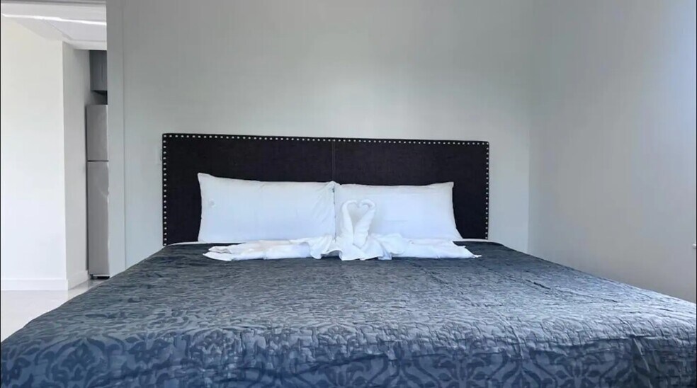 More Photos Of 2201 Greene St, Hollywood Apartments For Sale