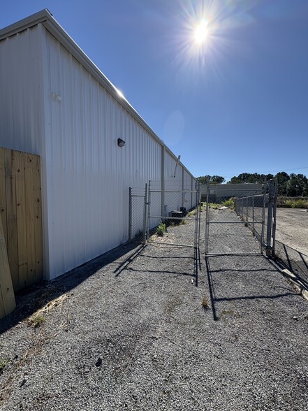 More Photos Of 3209 Industry Dr, Charleston Warehouse For Lease