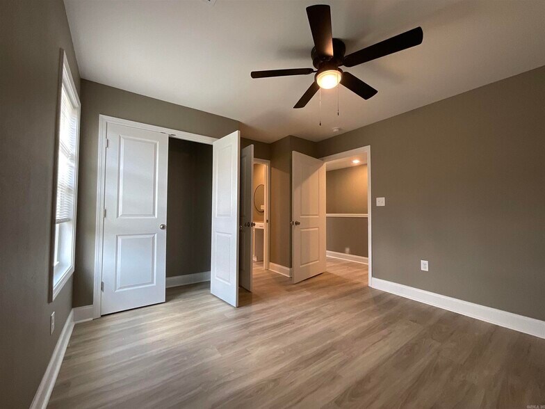 More Photos Of 405 & 407 E Center Street, Jacksonville Specialty For Sale