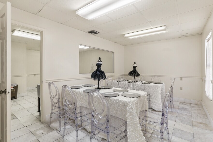 More Photos Of 1420 Fourth St, Westwego Daycare Center For Lease