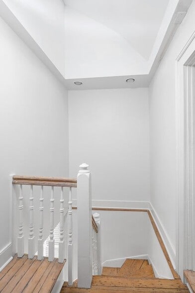 More Photos Of 640-642 W Main St, Lexington Office For Lease