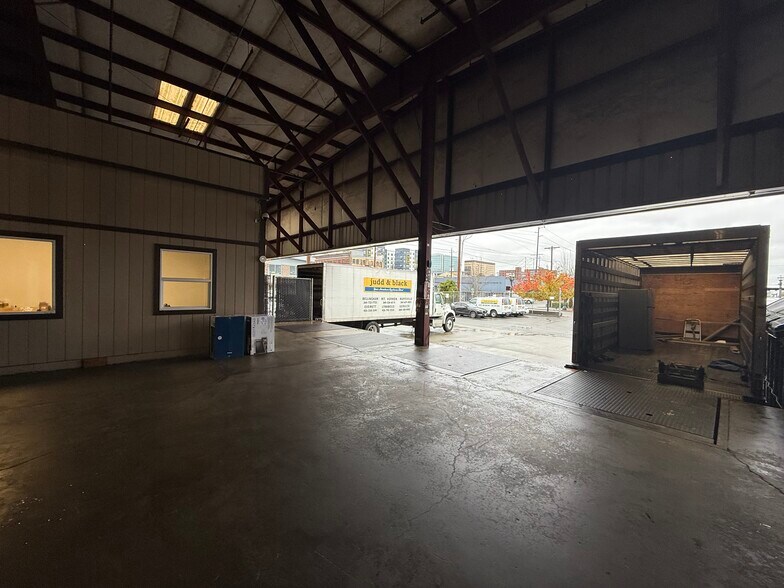More Photos Of 3303 McDougall Ave, Everett Manufacturing For Lease