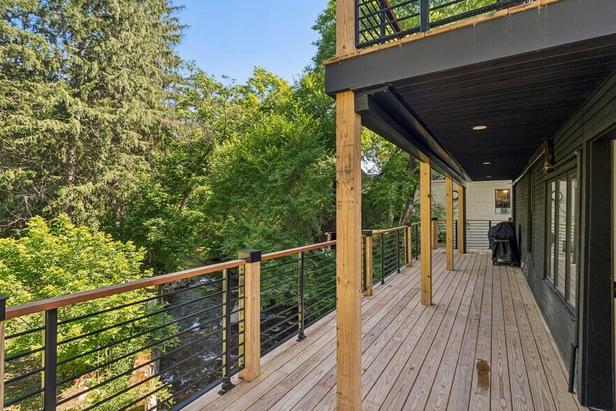 More Photos Of 26 Central St, Woodstock General Retail For Sale