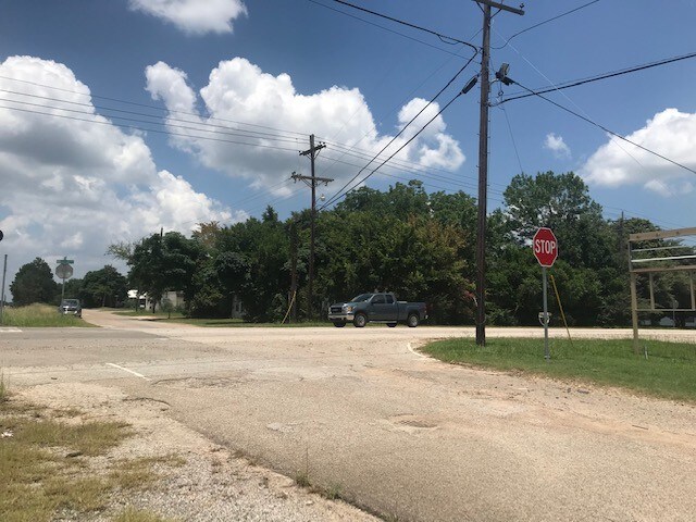 More Photos Of 201 E Powell St, Willis Land For Sale