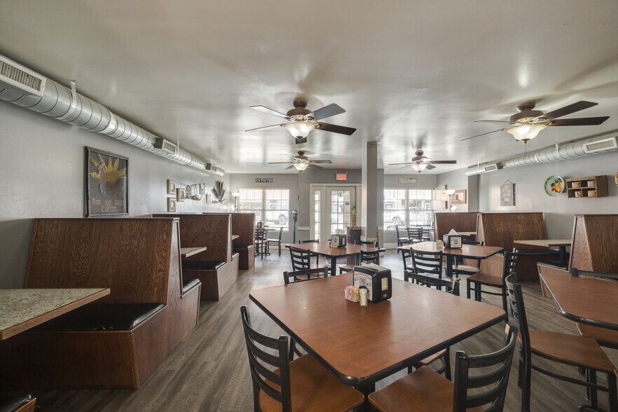 More Photos Of 123 S Broadway St, Checotah Restaurant For Sale