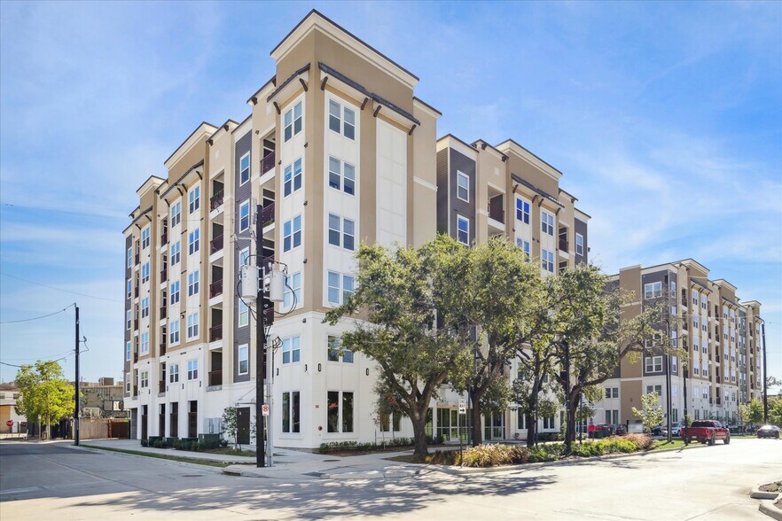 More Photos Of 2515 Caroline St, Houston Apartments For Lease