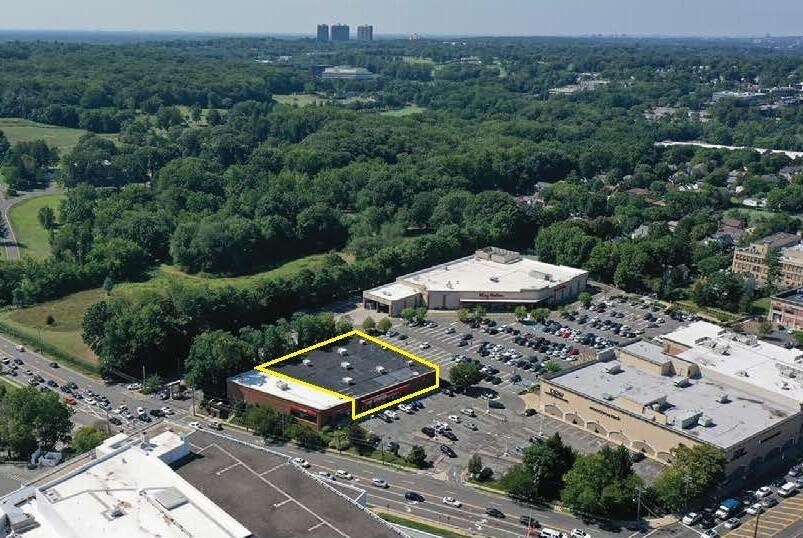 More Photos Of 1410-1420 Northern Blvd, Manhasset Freestanding For Lease