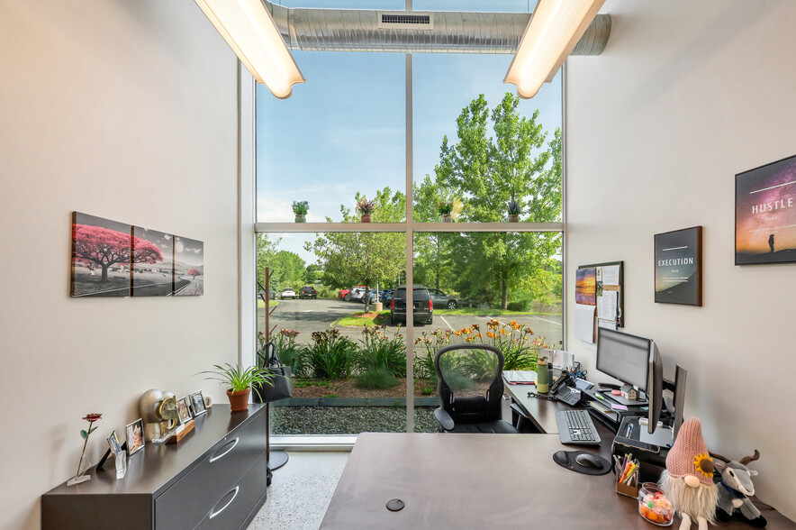 More Photos Of 111 Silver Lake Blvd, Pittsfield Office For Sale