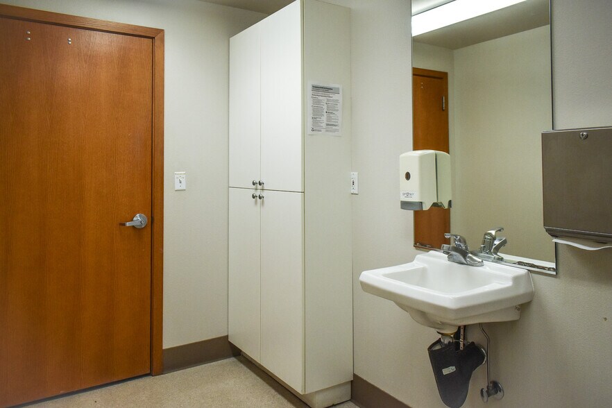 More Photos Of 1110 N Center Pky, Kennewick Office For Lease