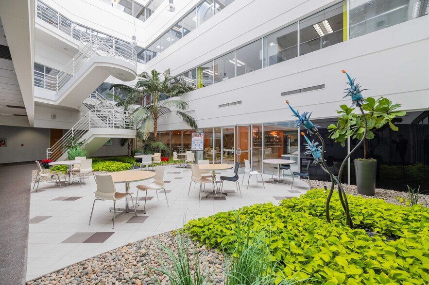 More Photos Of 25925 Telegraph Rd, Southfield Office For Lease