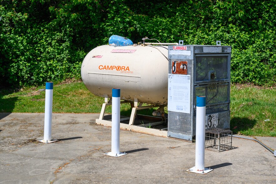 More Photos Of 70 Steiner Flat Rd, Douglas City Convenience Store For Sale