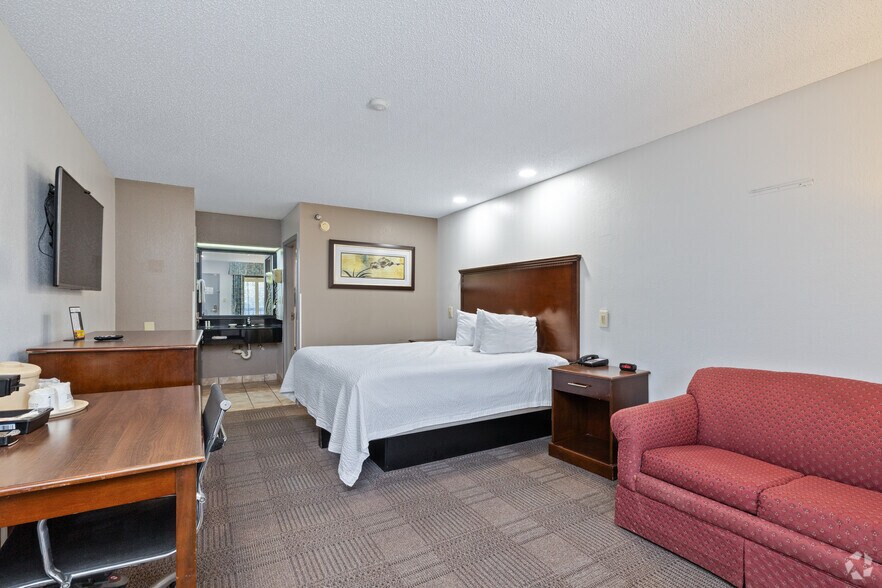 More Photos Of 480 E Miracle Strip Pky, Mary Esther Hotel For Sale