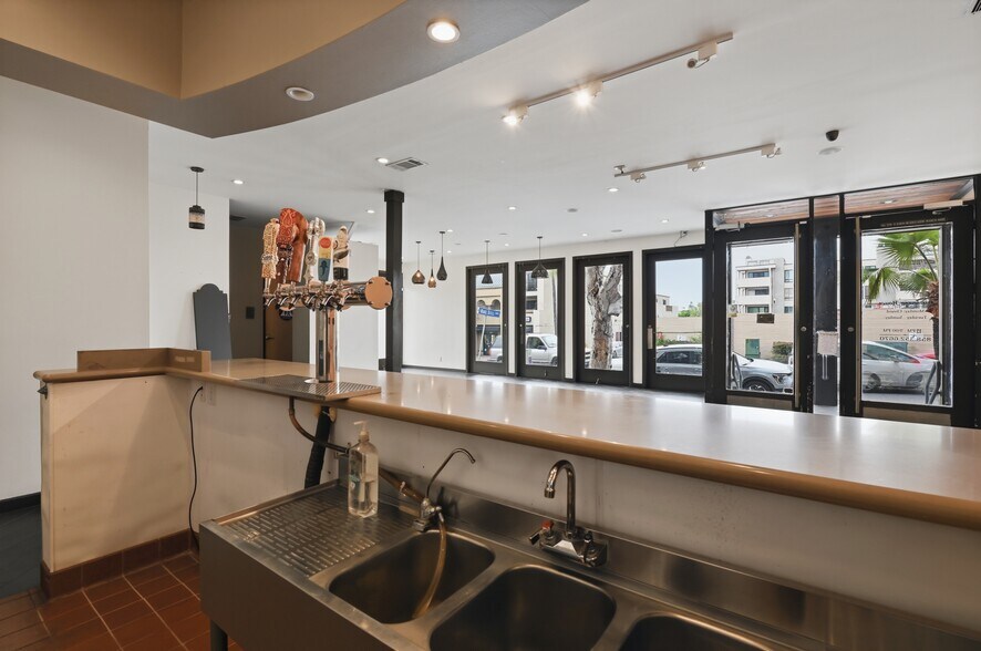 More Photos Of 727-737 Pearl St, La Jolla Medical For Lease