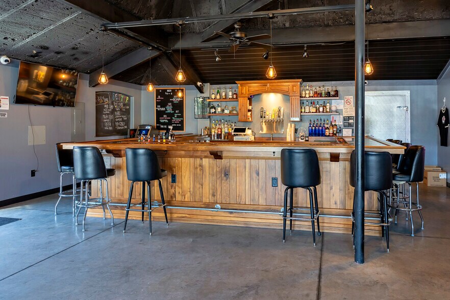 More Photos Of 101 W Monroe St, Carbondale General Retail For Sale