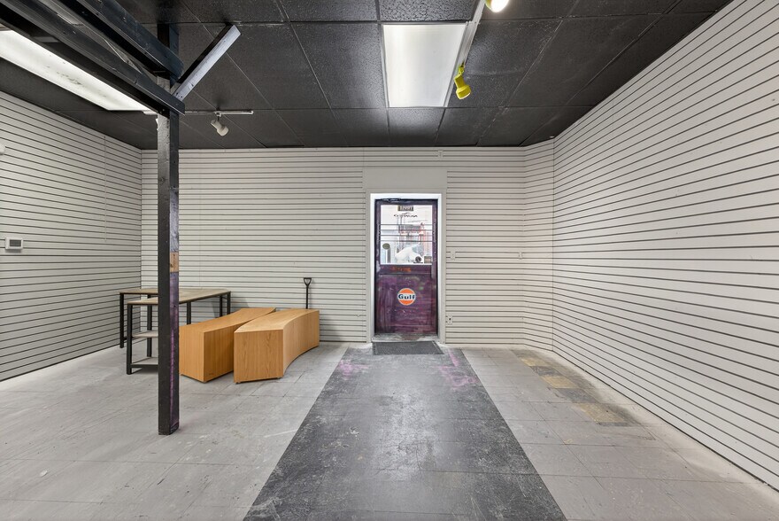 More Photos Of 384 Queen St, Peterborough General Retail For Sale