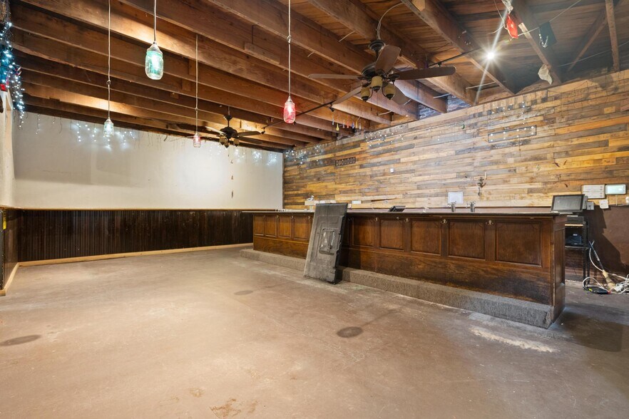 More Photos Of 325 E Lemon St, Tarpon Springs Warehouse For Sale