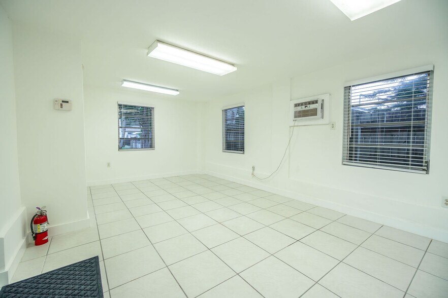 More Photos Of 18 NE 2nd Ave, Dania Beach Office For Sale