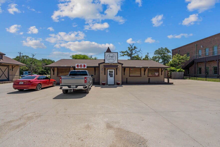 More Photos Of 403 US Highway 377, Argyle General Retail For Sale