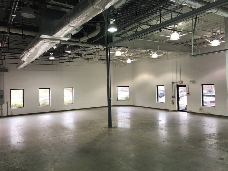 More Photos Of 20 Research Pky, Old Saybrook Light Manufacturing For Lease