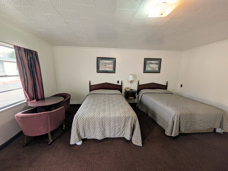 More Photos Of 1134 US Highway 80, Selma Hotel For Sale