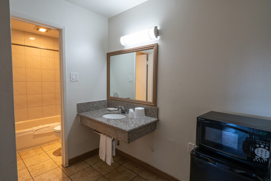 More Photos Of 840 S Indian Hill Blvd, Claremont Hotel For Sale